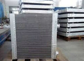 L'ingénieur a soudé/radiateur résistant soudé d'huile de plat et d'échangeur de chaleur d'aileron