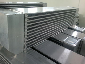 Réfrigérant à huile léger compact de plat et d'échangeur de chaleur d'aileron pour le circuit hydraulique
